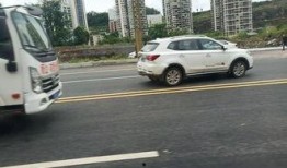 通江交通事故最新爆料,多车连环相撞，现场情况紧急！